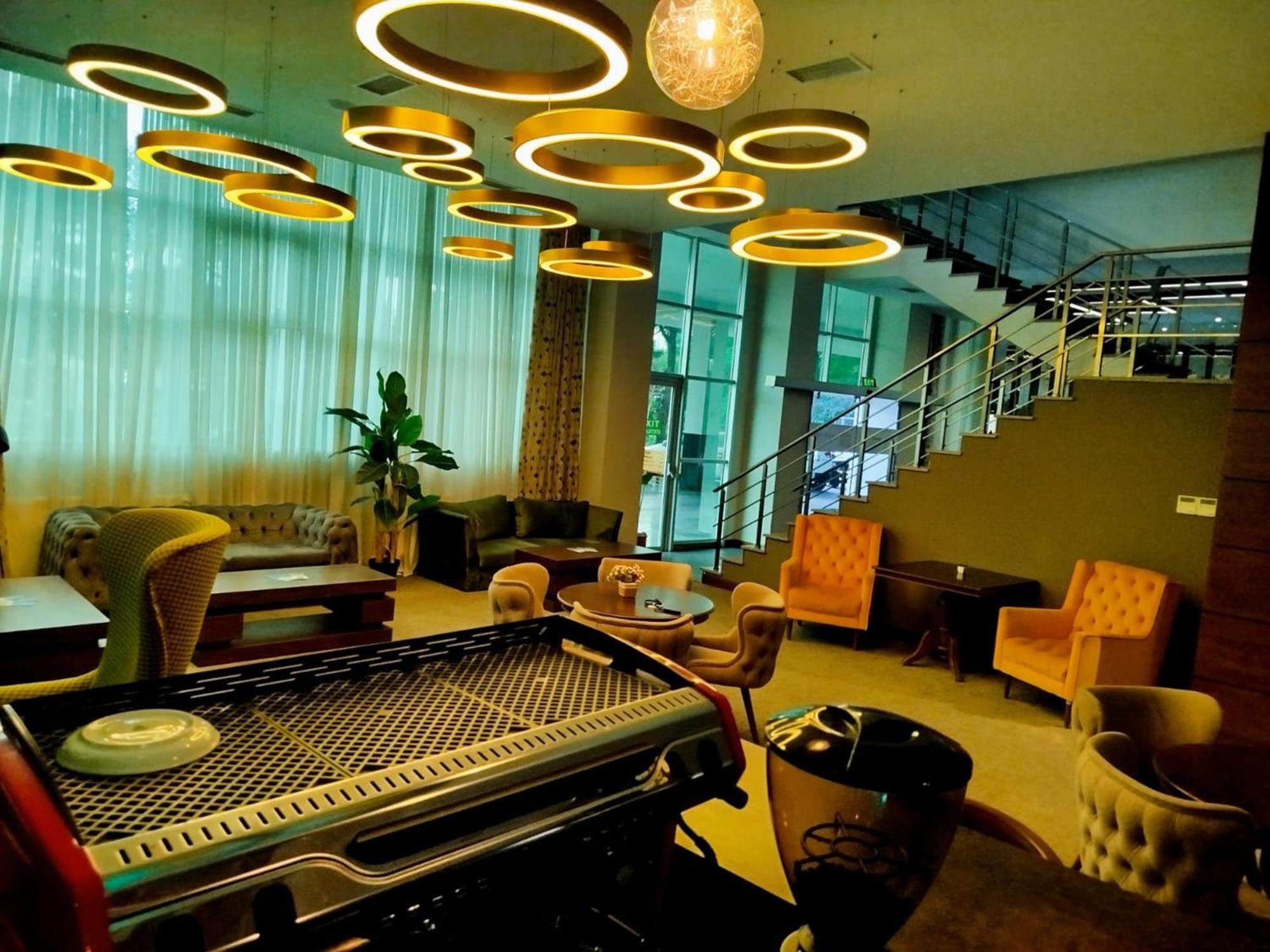 Green Tower Hotel Tbilisi Buitenkant foto