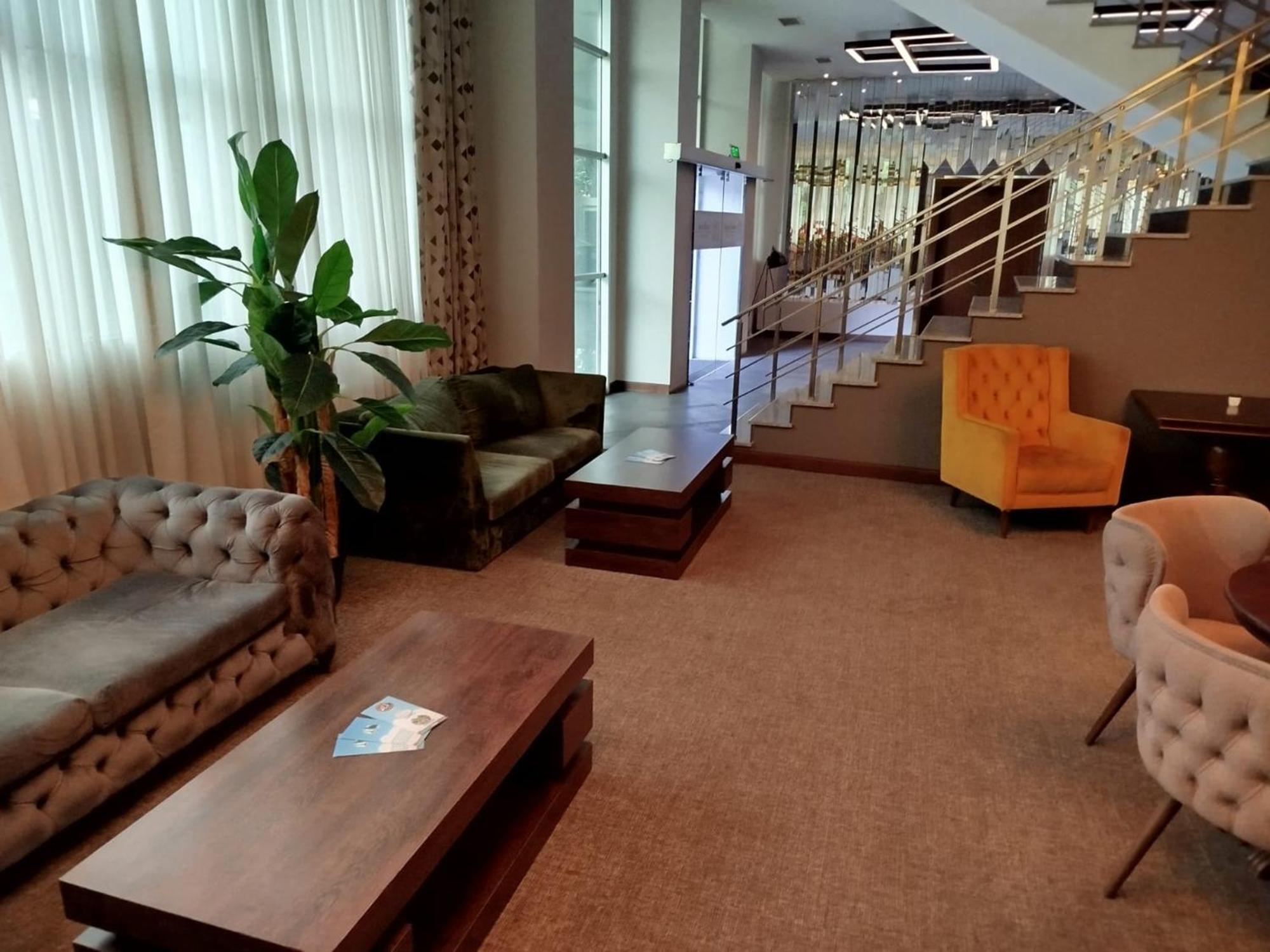 Green Tower Hotel Tbilisi Buitenkant foto